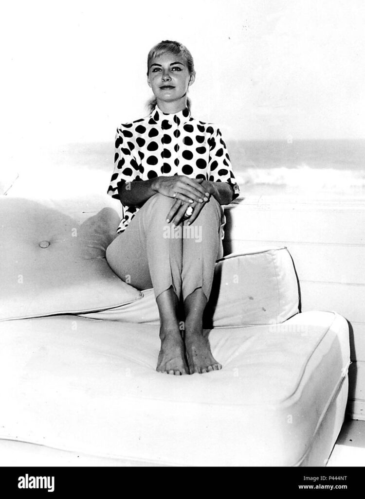 joanne woodward feet 4