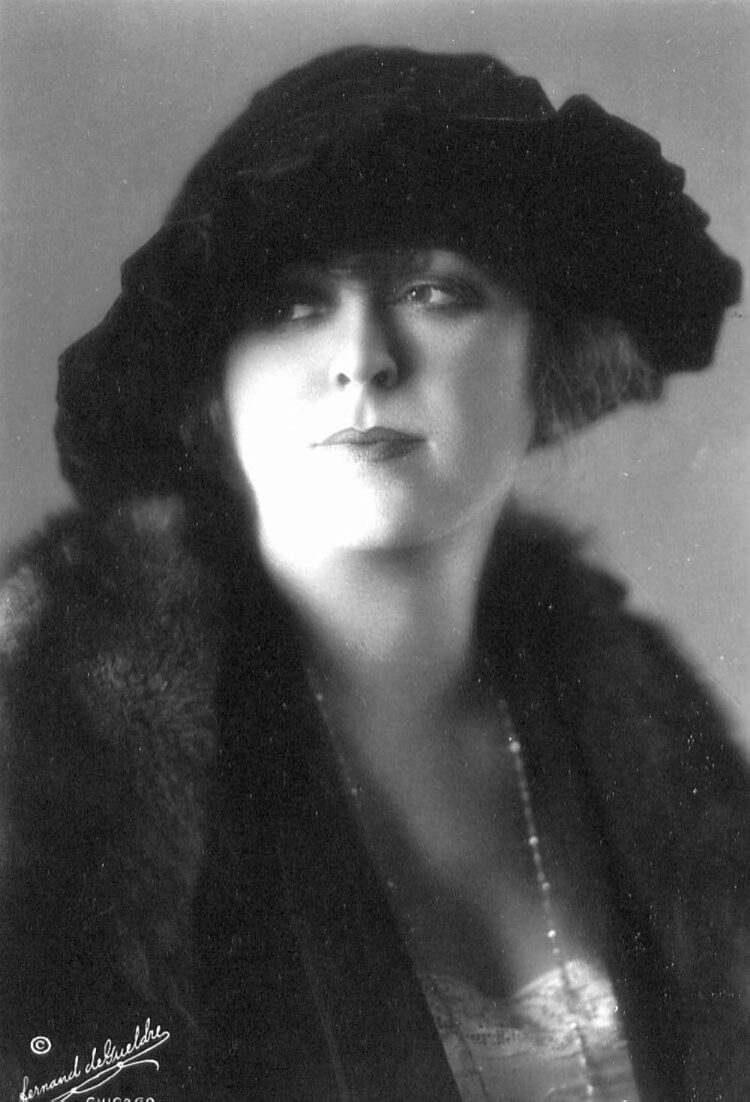 jobyna howland feet 3