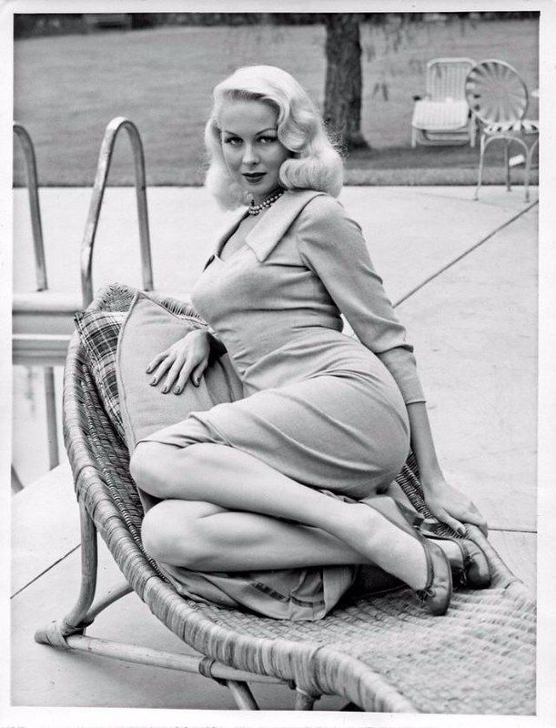 joi lansing feet 2