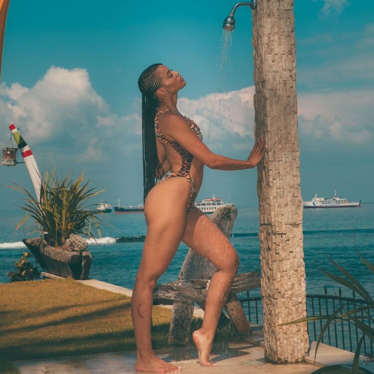 jonitta wallace feet 5