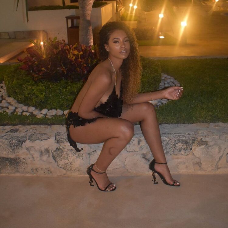 jonitta wallace feet