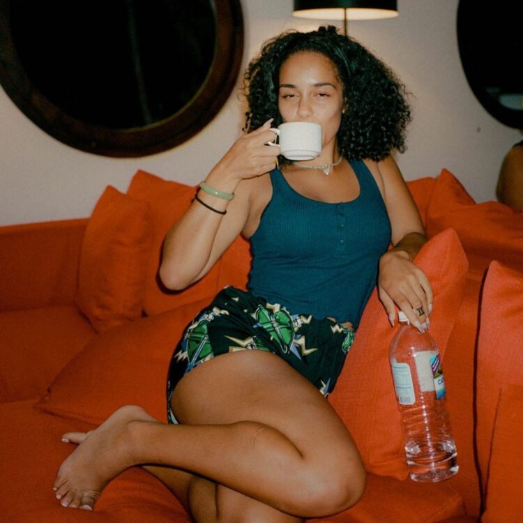 jorja smith feet 1