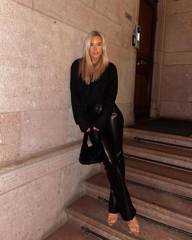 josefine caarle feet 4