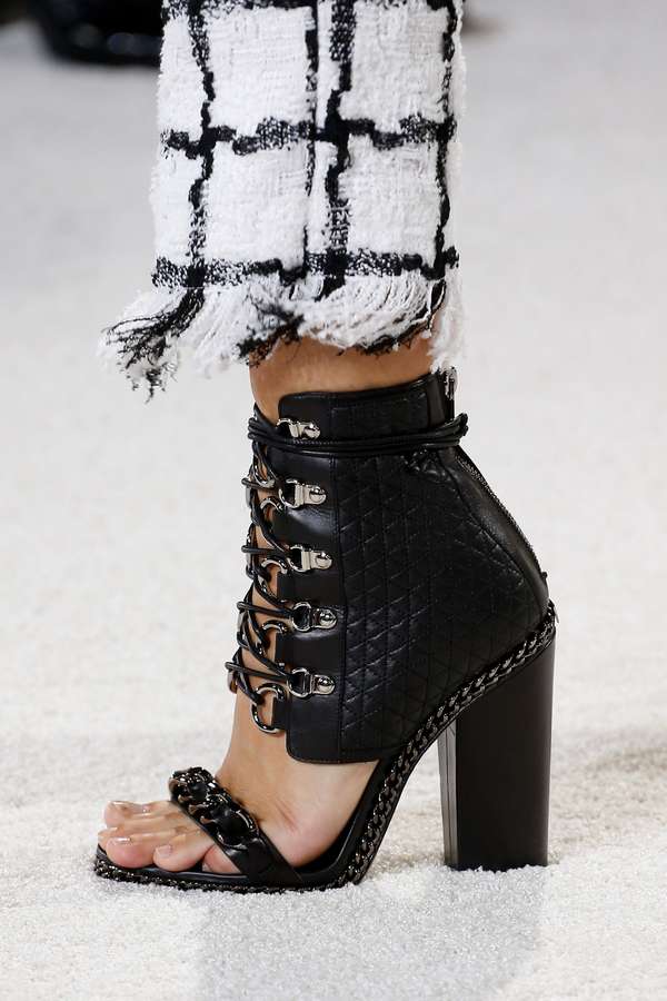 josephine le tutour feet 5