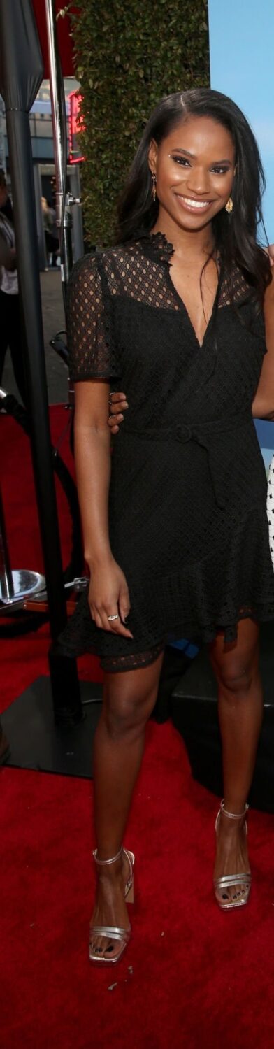 journee brown feet 1