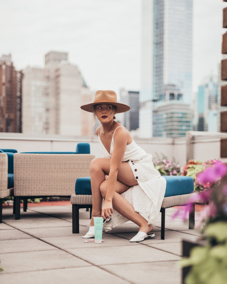 joycelyn linh feet 5