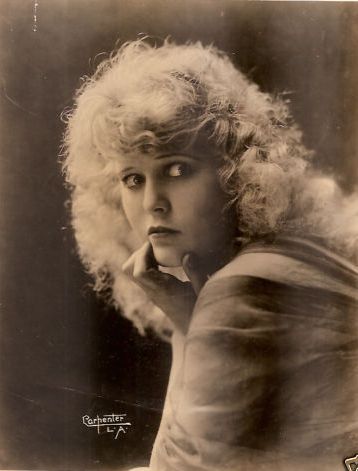 juanita hansen feet 5