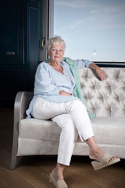 judi dench feet 2