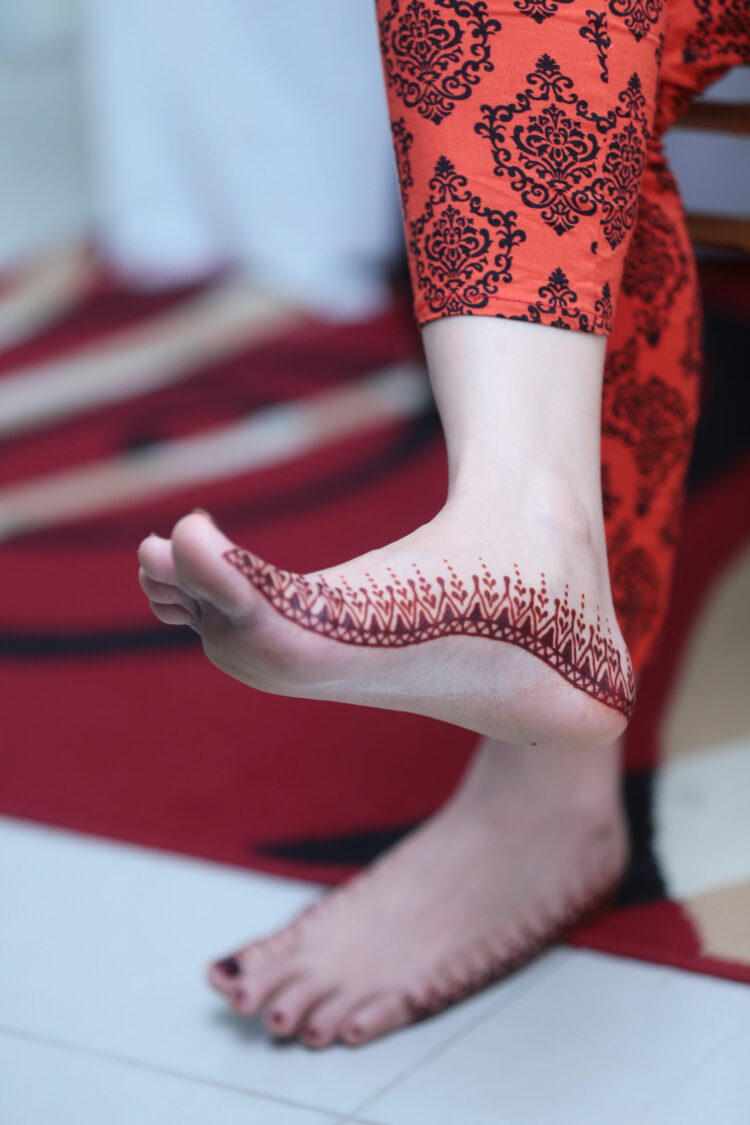 jue aziz feet 2 scaled