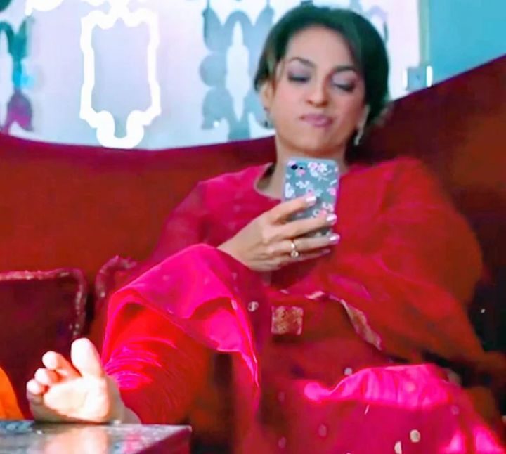 juhi chawla feet 5