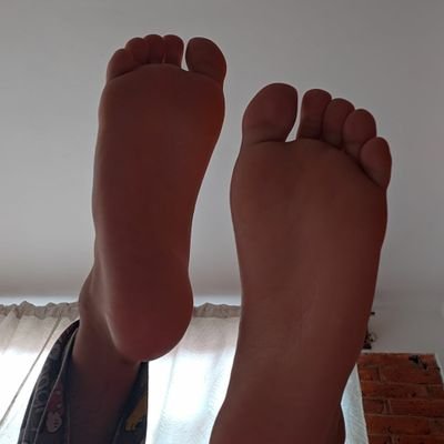 juli july feet