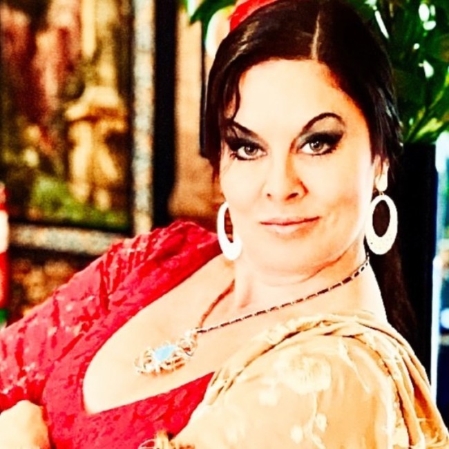 julia alcantara feet 2