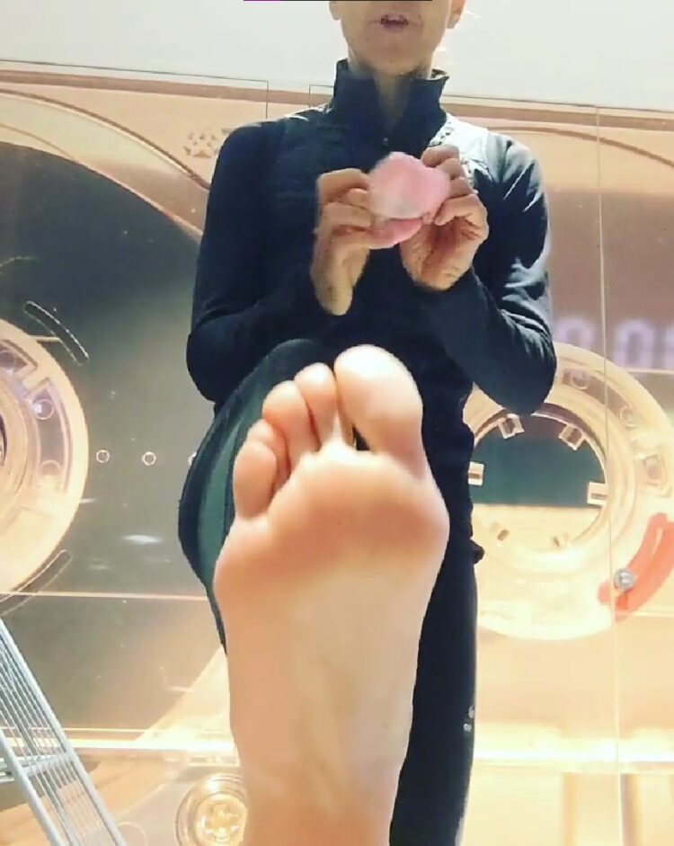 julia bradbury feet 1