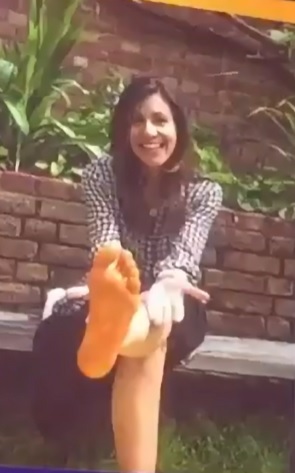 julia bradbury feet 2