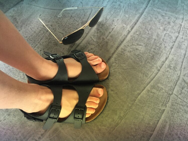 julia bradbury feet 4