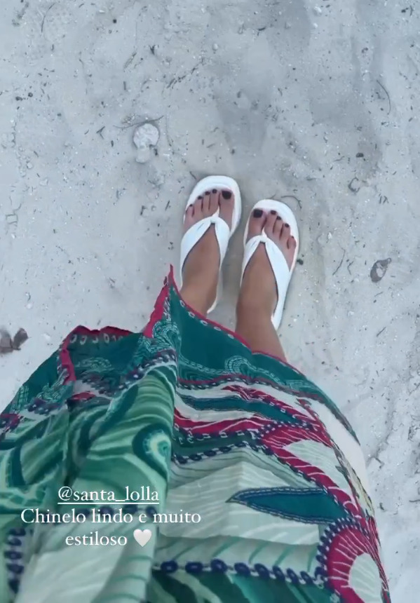 julia gomes feet 2