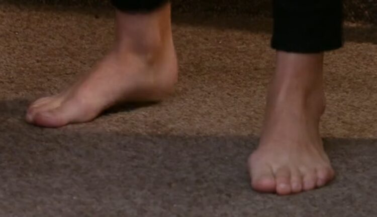 julia goulding feet 1