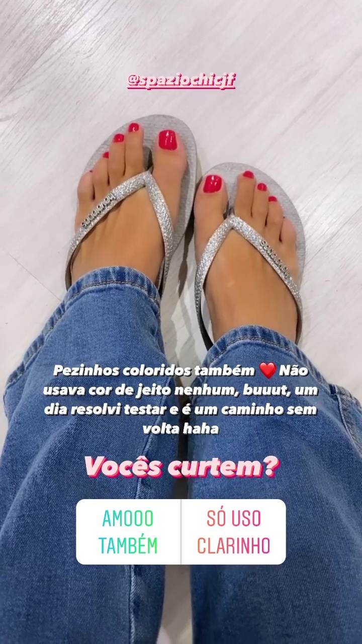 julia horta feet 1