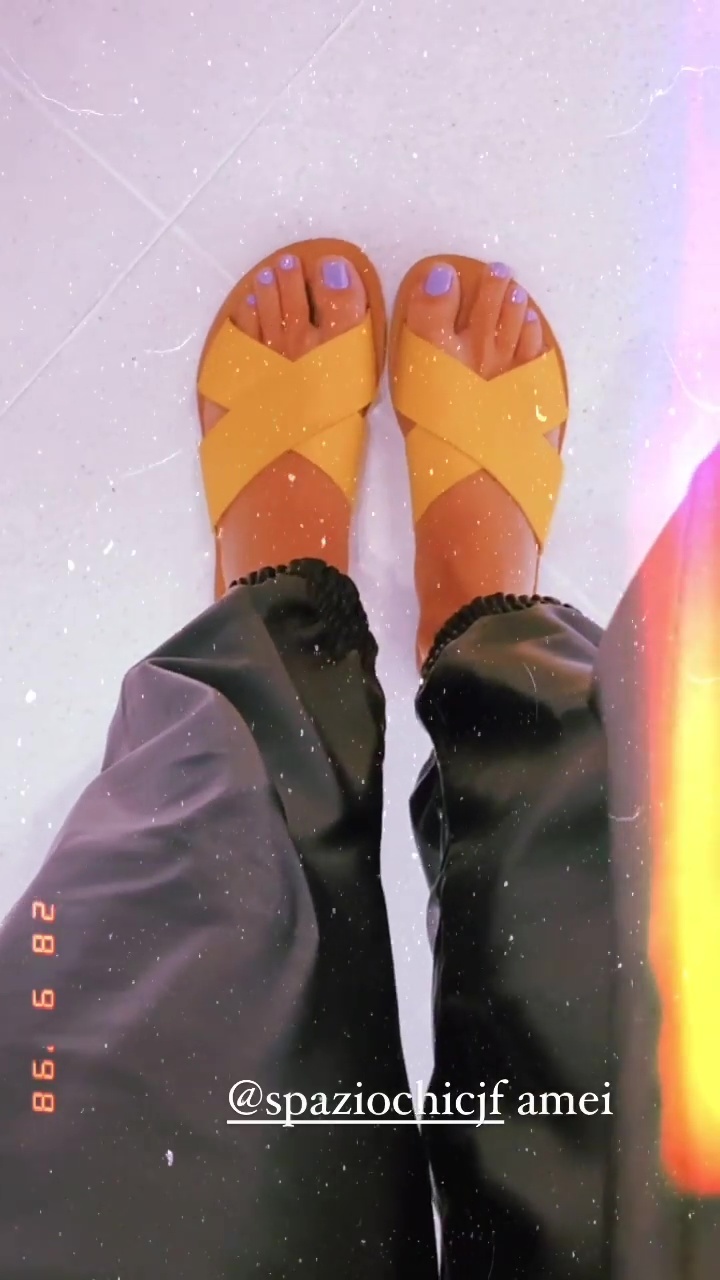 julia horta feet 5