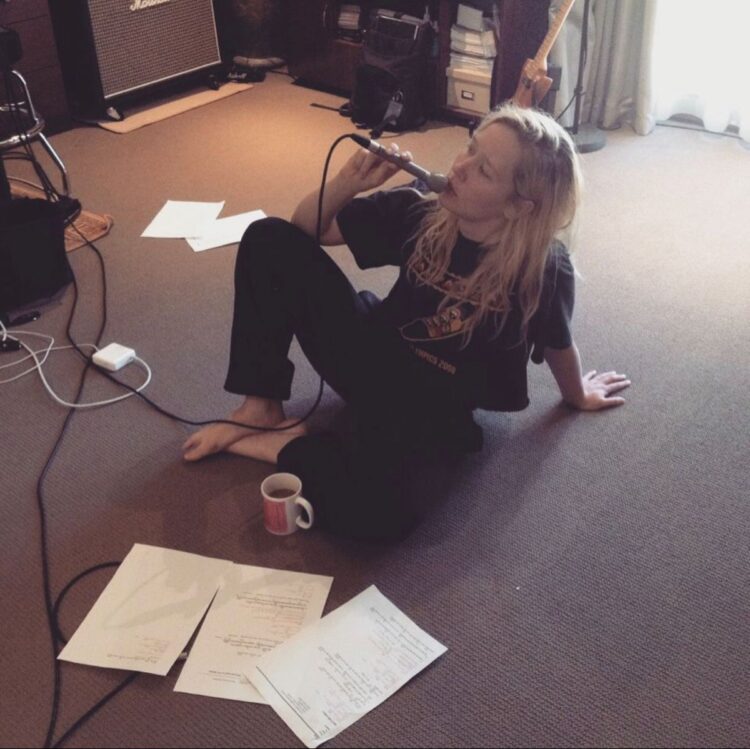 julia jacklin feet 1