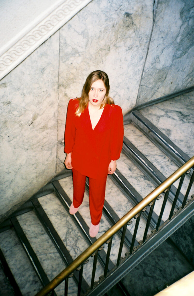 julia jacklin feet 2