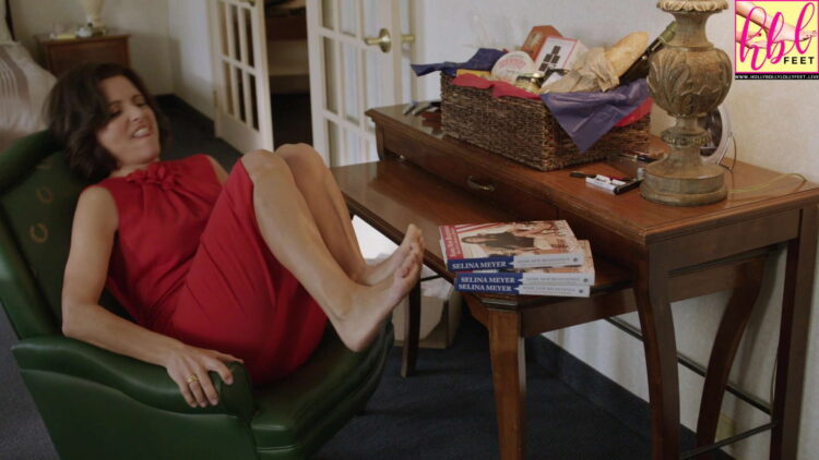 julia louis dreyfus feet 3