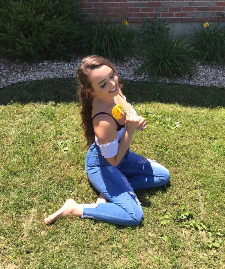 julia raleigh feet 5