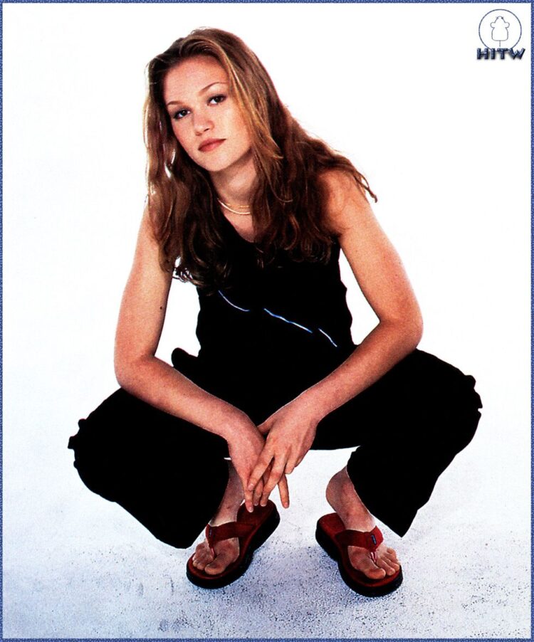 julia stiles feet