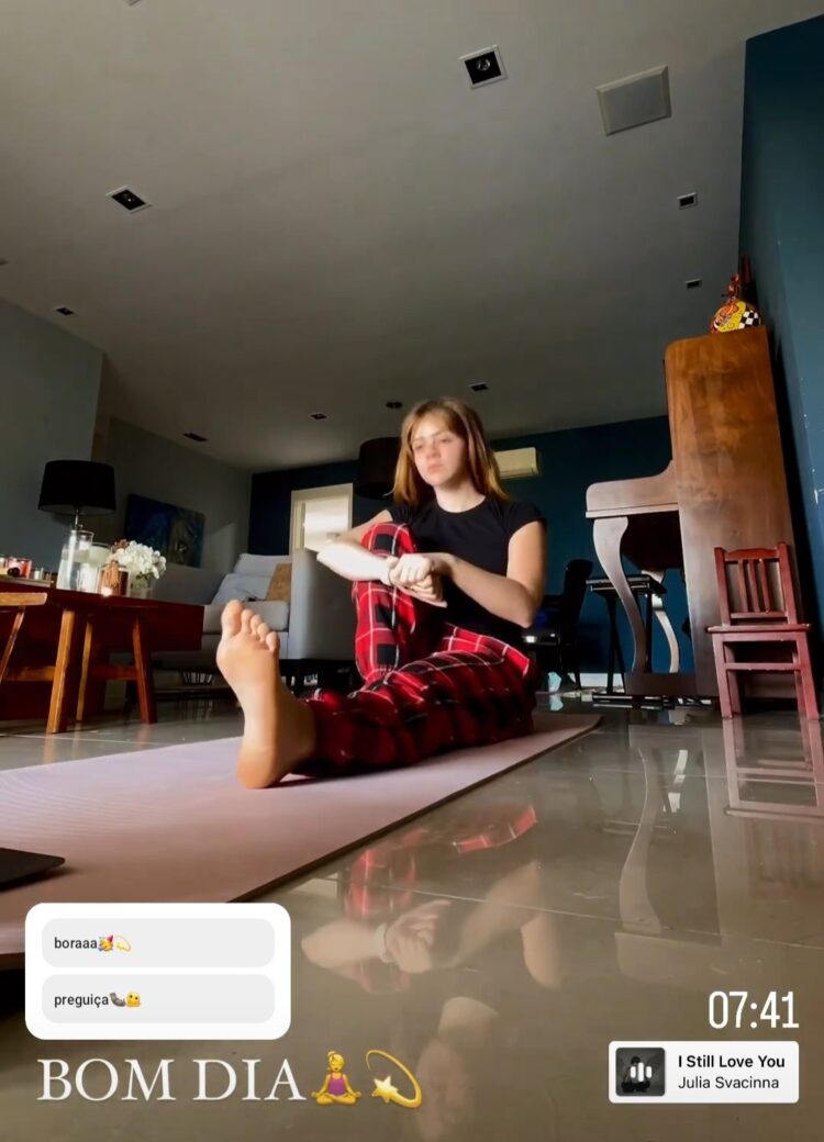 julia svacinna feet 1