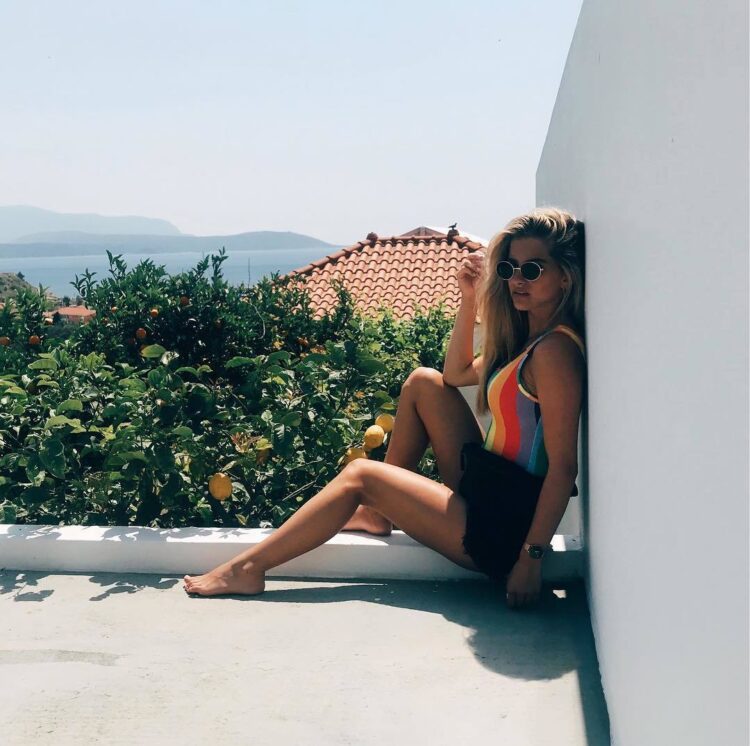 julia van bergen feet 1