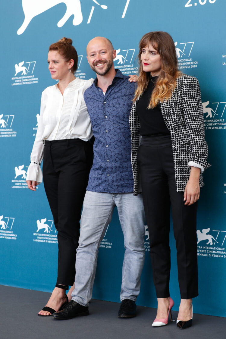 julia von feet 3 scaled