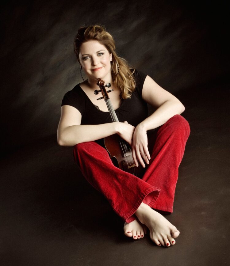 julia whelan feet 4 scaled