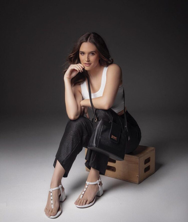 juliana paiva feet 2