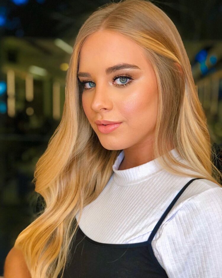 juliana tiemi john feet 6