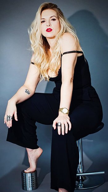 julianne buescher feet 3