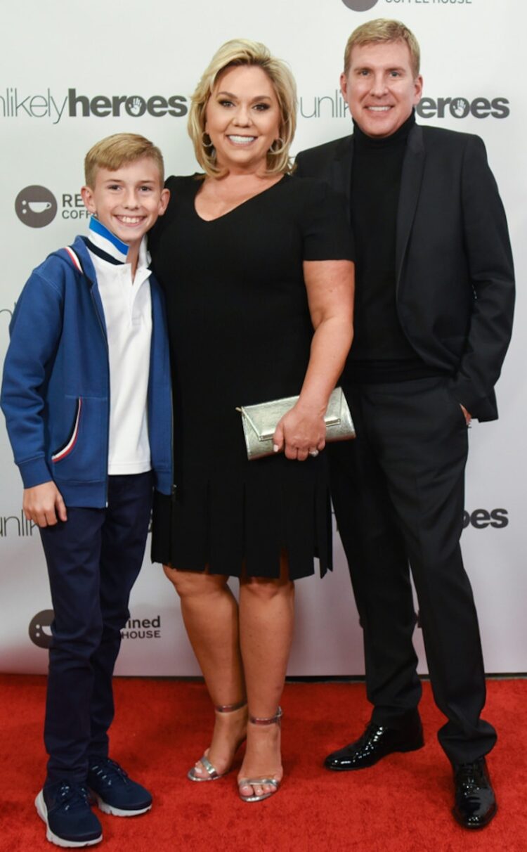 julie chrisley feet 5