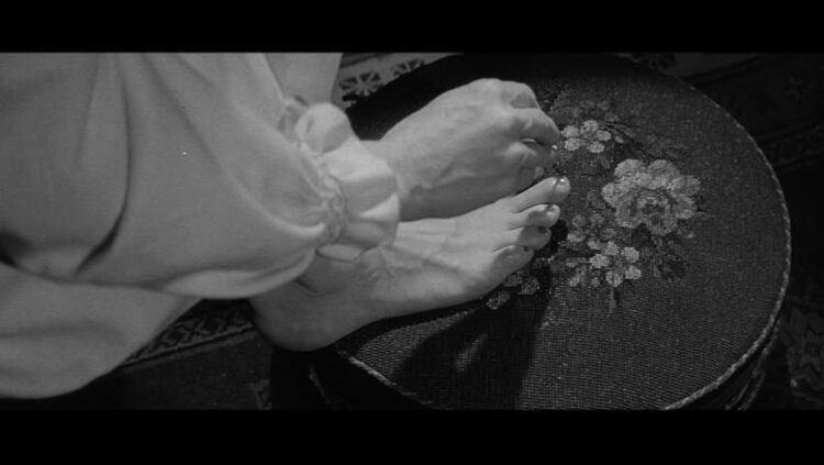 julie harris feet 2