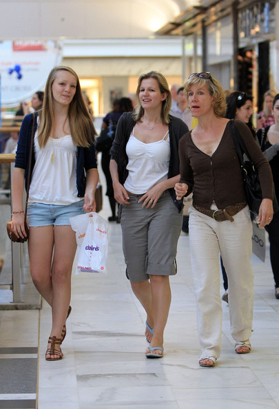 juliet stevenson feet 5