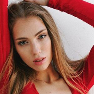 july suntcova feet 1