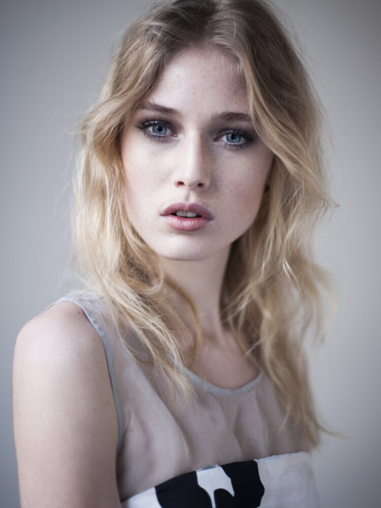 july suntcova feet 5