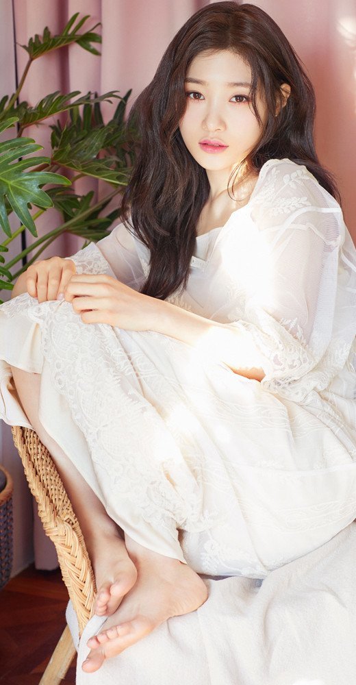 jung chae yul feet 5