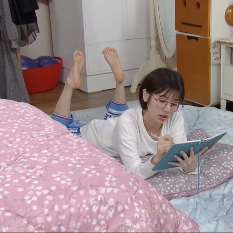 jung so min feet 1