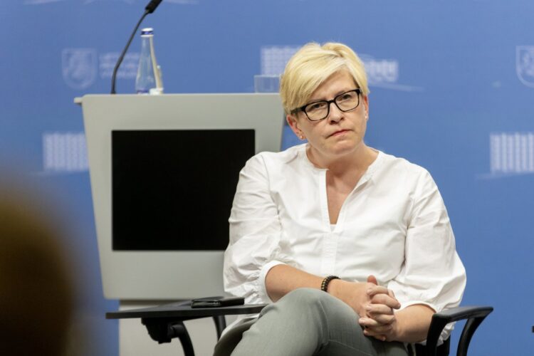 juste simonyte feet 6