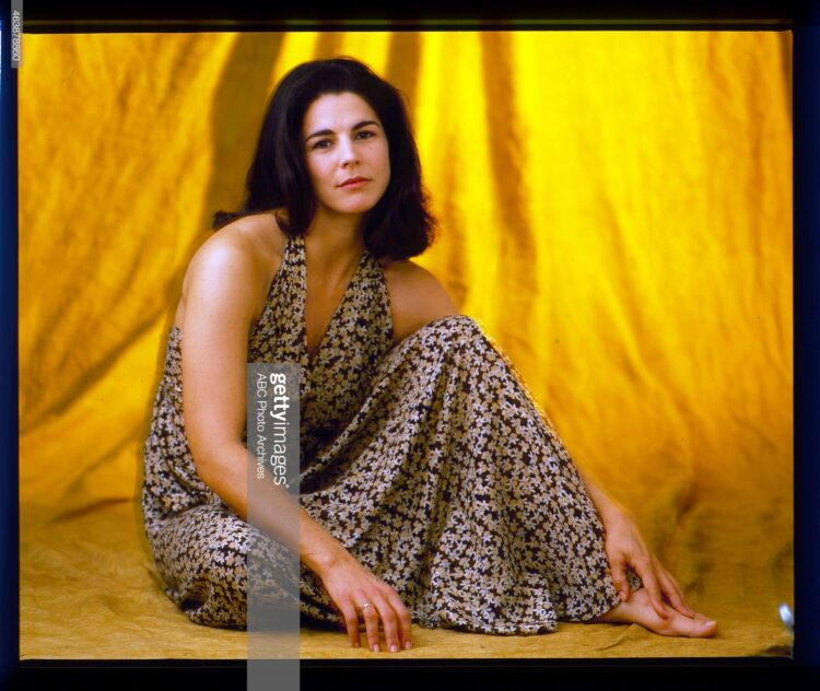 justine elizabeth feet