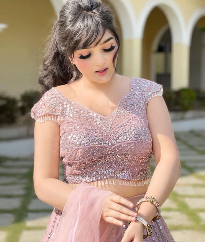 jyotsana haldkar feet 5