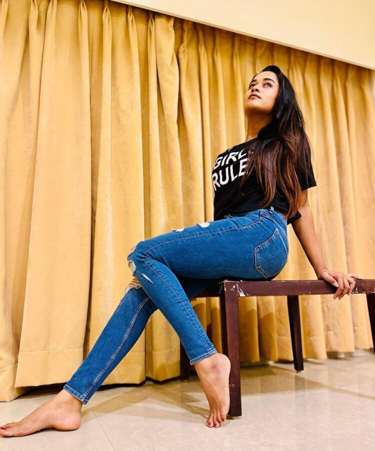 kaavya arivumani feet 2