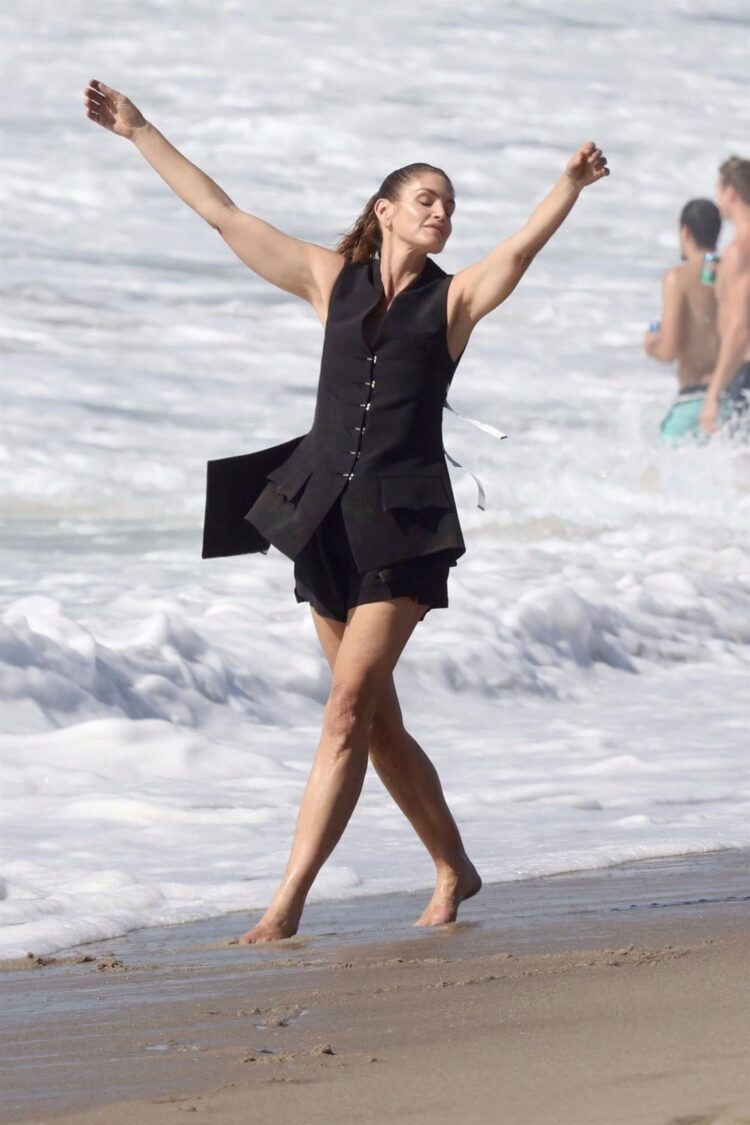 kaia barr feet 4 scaled