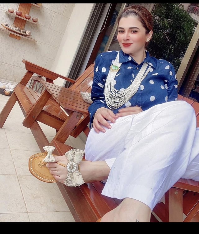 kainaat arora feet 1