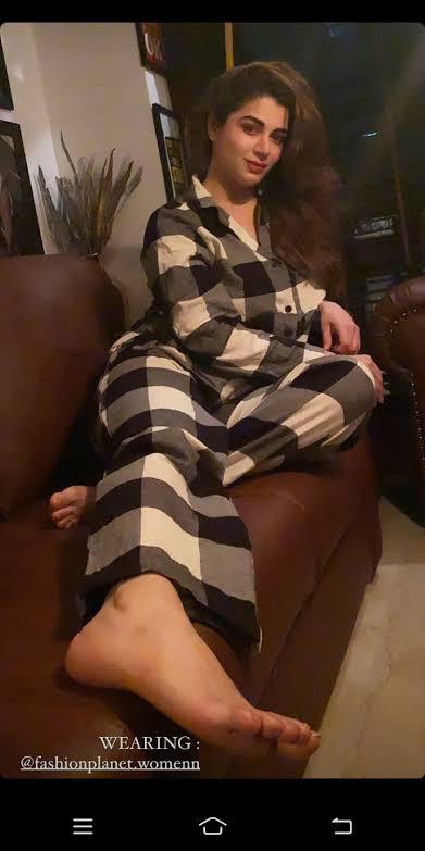 kainaat arora feet 2