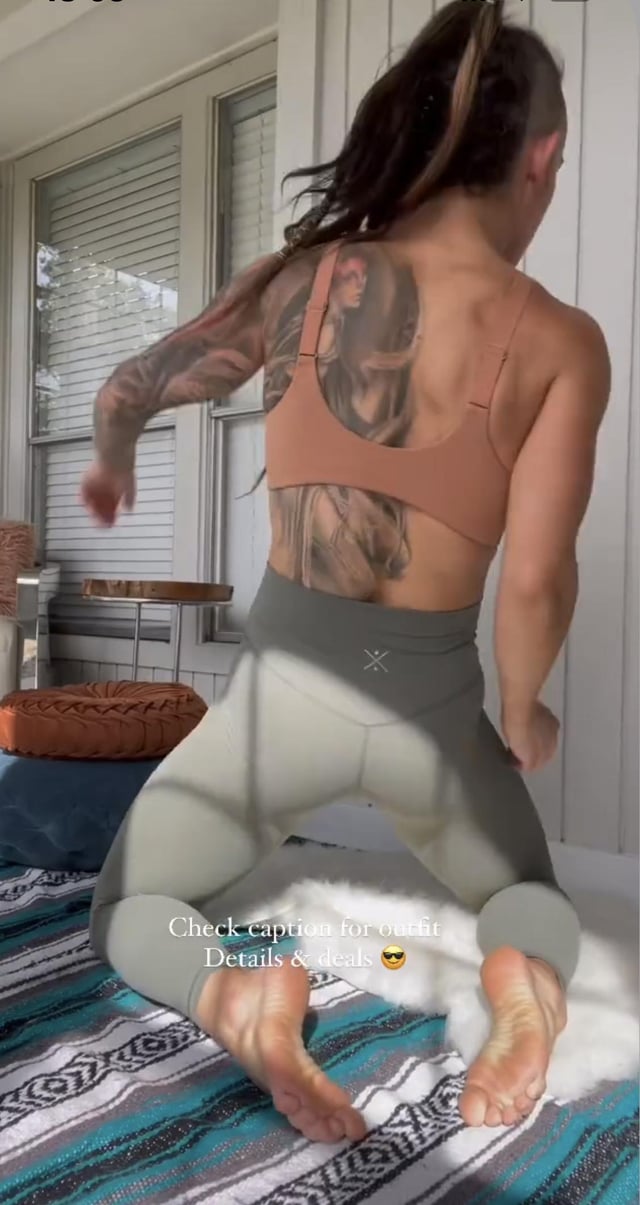 kaitlyn raquel feet 3